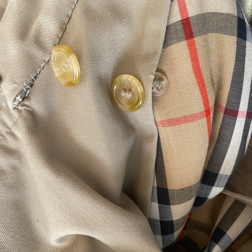 Burberry raincoat extra pics